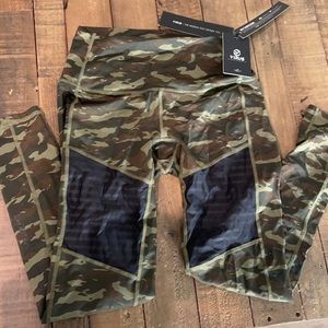 NWT Camo Virus compression leggings